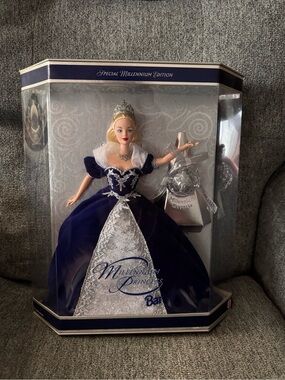 1999 Holiday Barbie. NEW